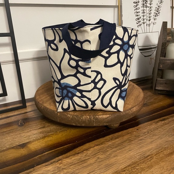 Canvas lined basket, catch-all, Easter, organize, unique, sunflowers. 2 designs - Picture 2 of 7